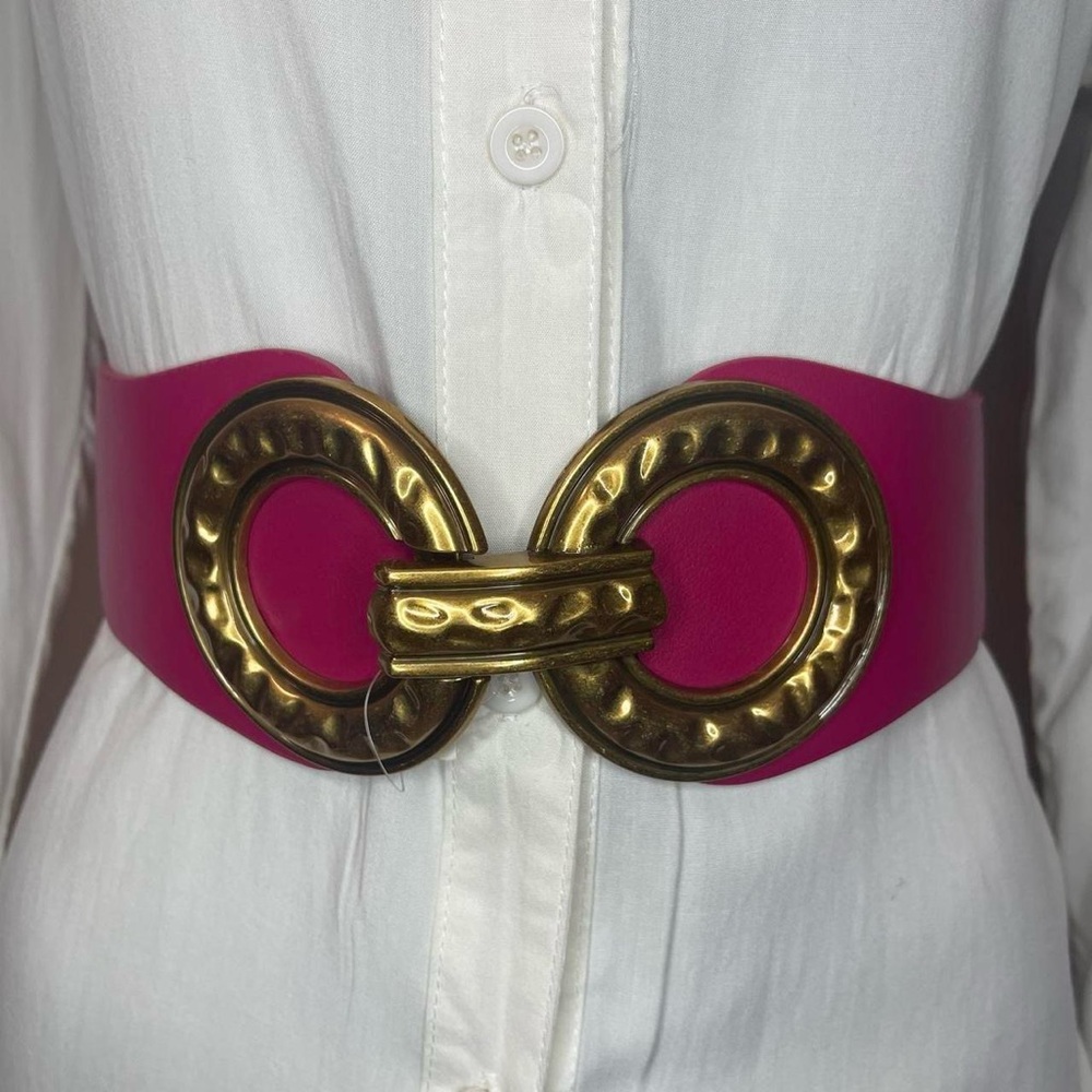Magenta elastic waistband belt with old gold tone buckle